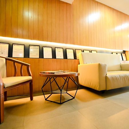 Blue Harbor Hotel Calapan Екстер'єр фото