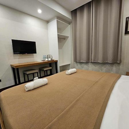 Blue Harbor Hotel Calapan Екстер'єр фото