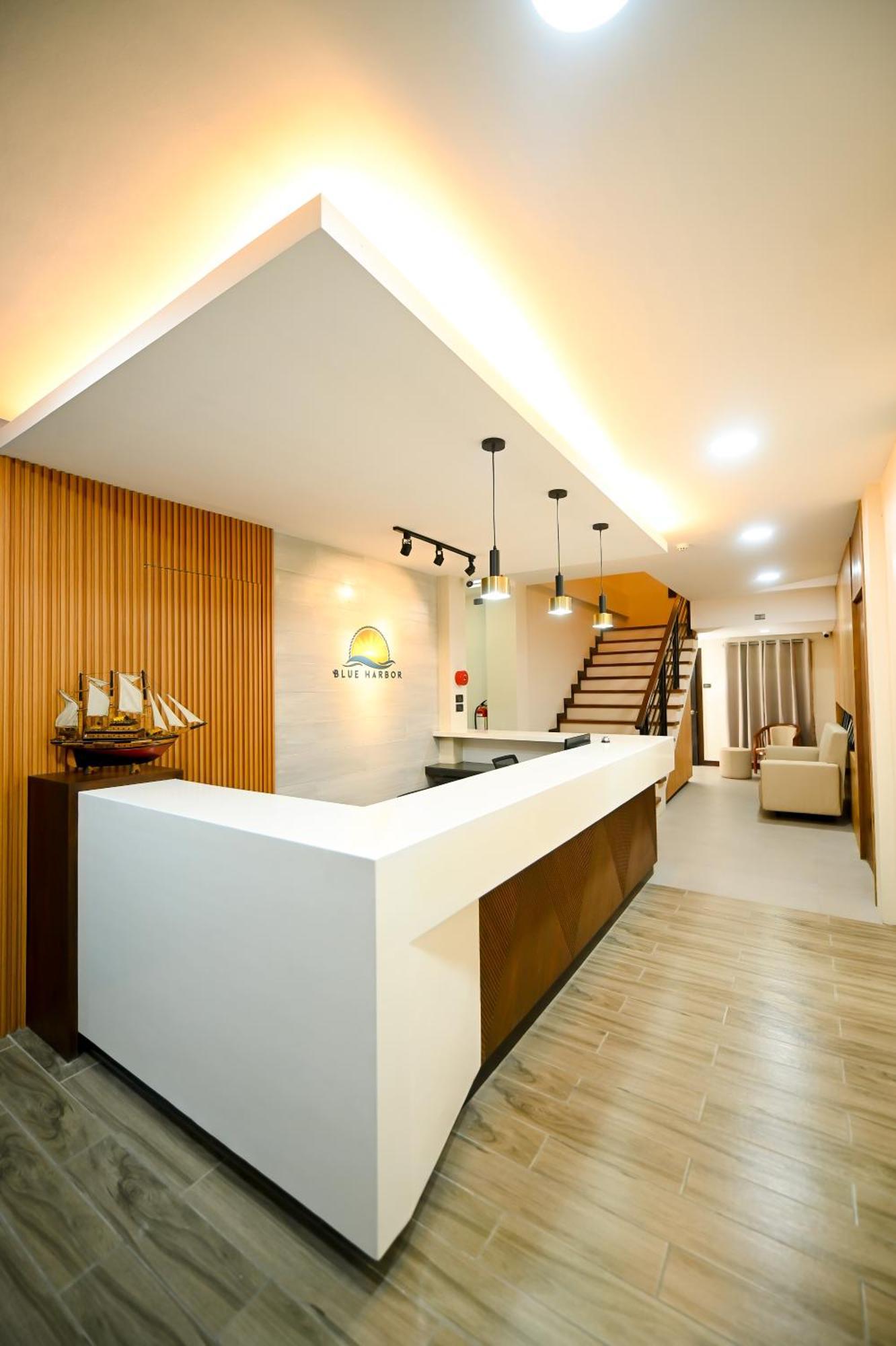 Blue Harbor Hotel Calapan Екстер'єр фото