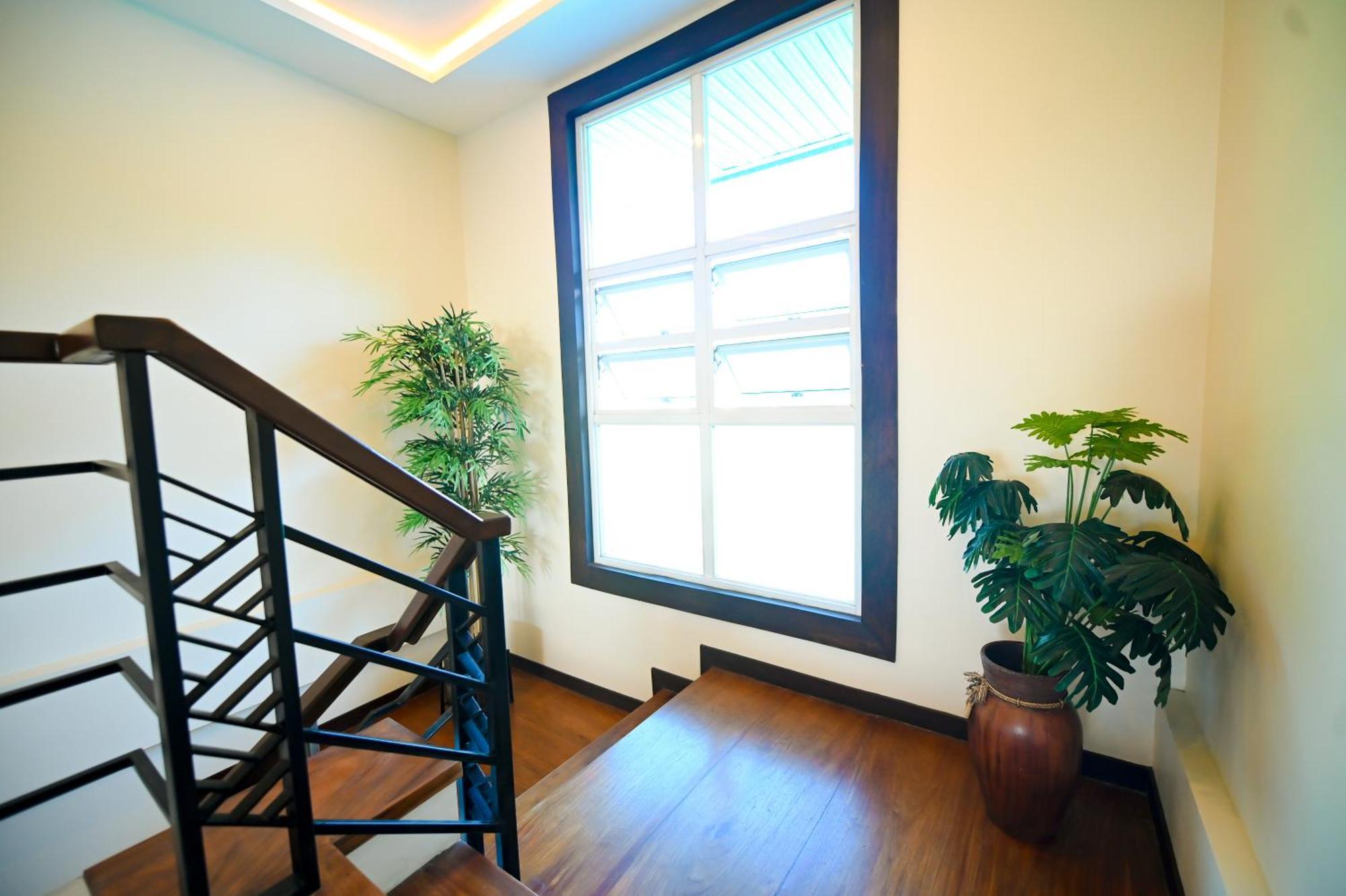 Blue Harbor Hotel Calapan Екстер'єр фото