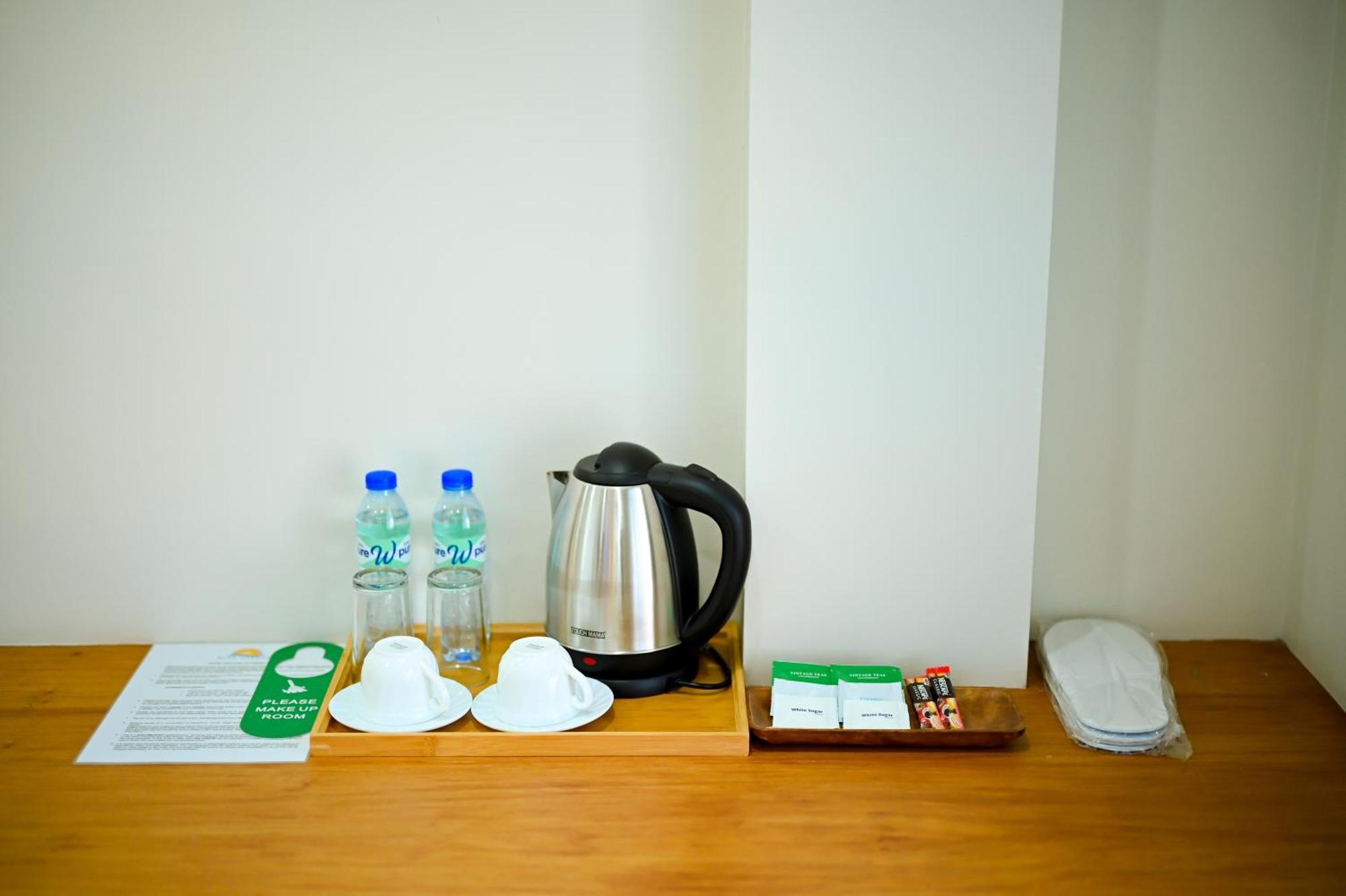 Blue Harbor Hotel Calapan Екстер'єр фото