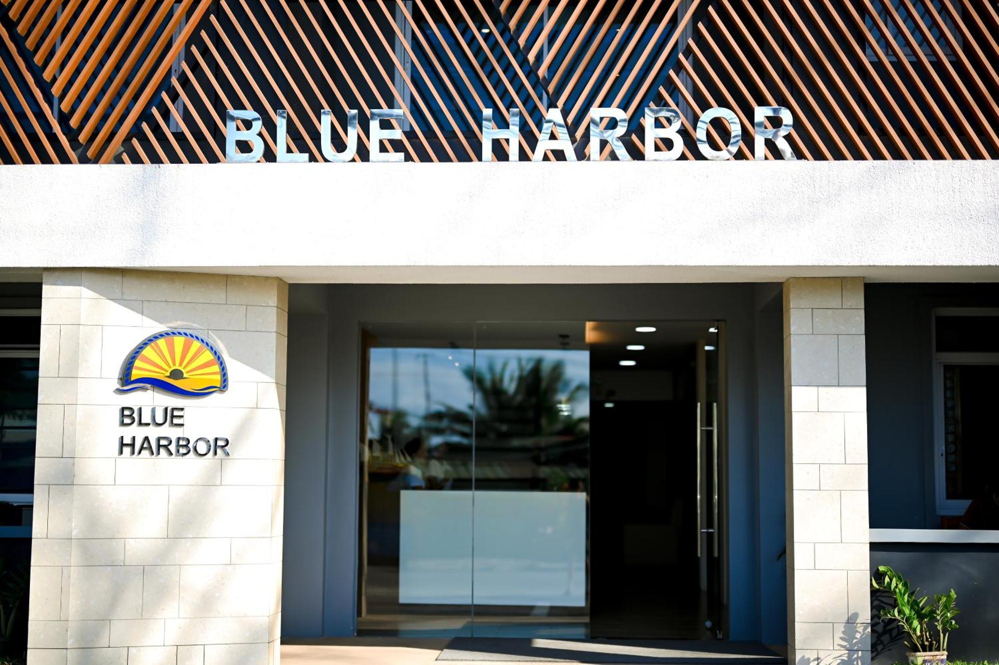 Blue Harbor Hotel Calapan Екстер'єр фото