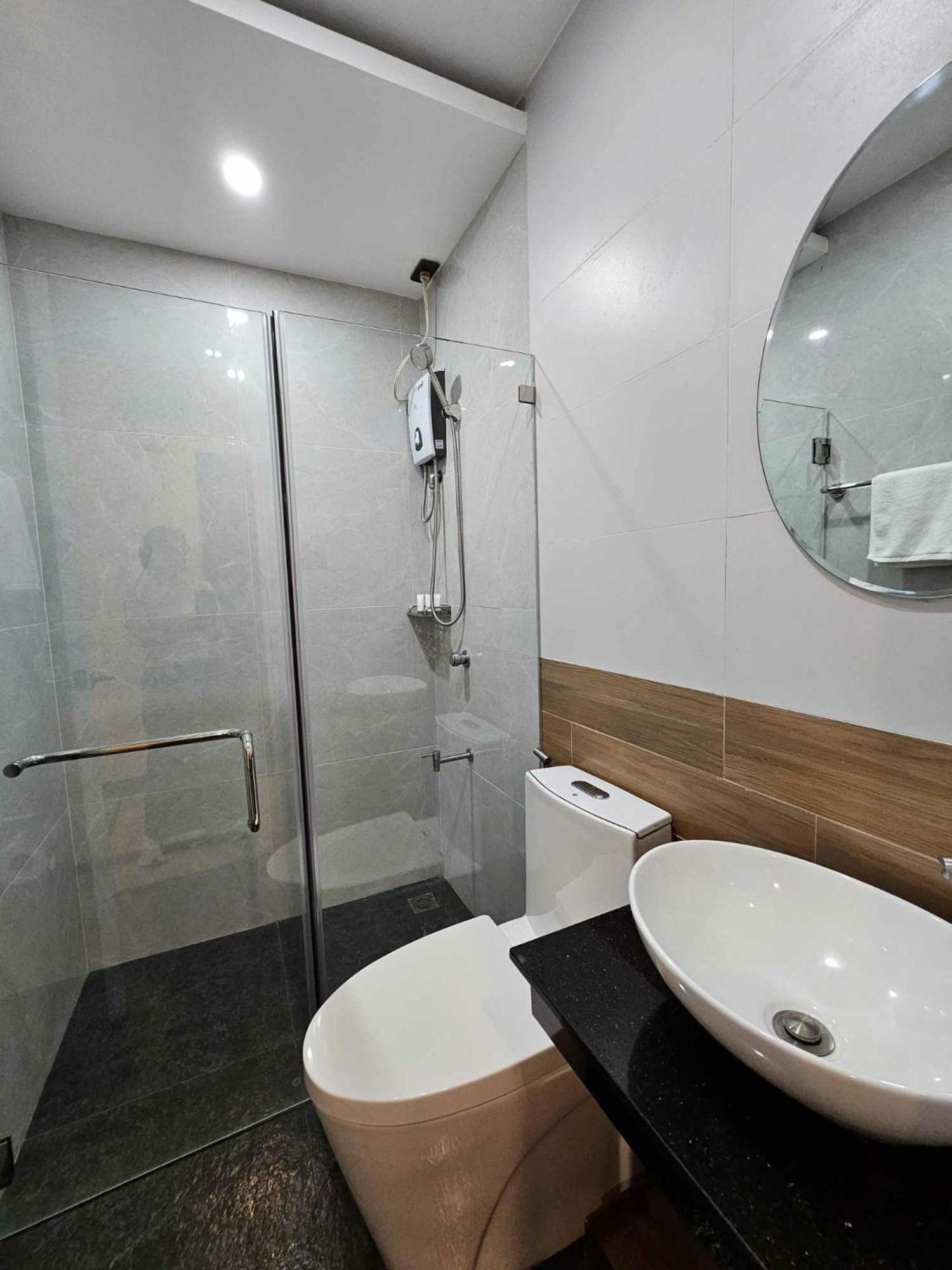 Blue Harbor Hotel Calapan Екстер'єр фото