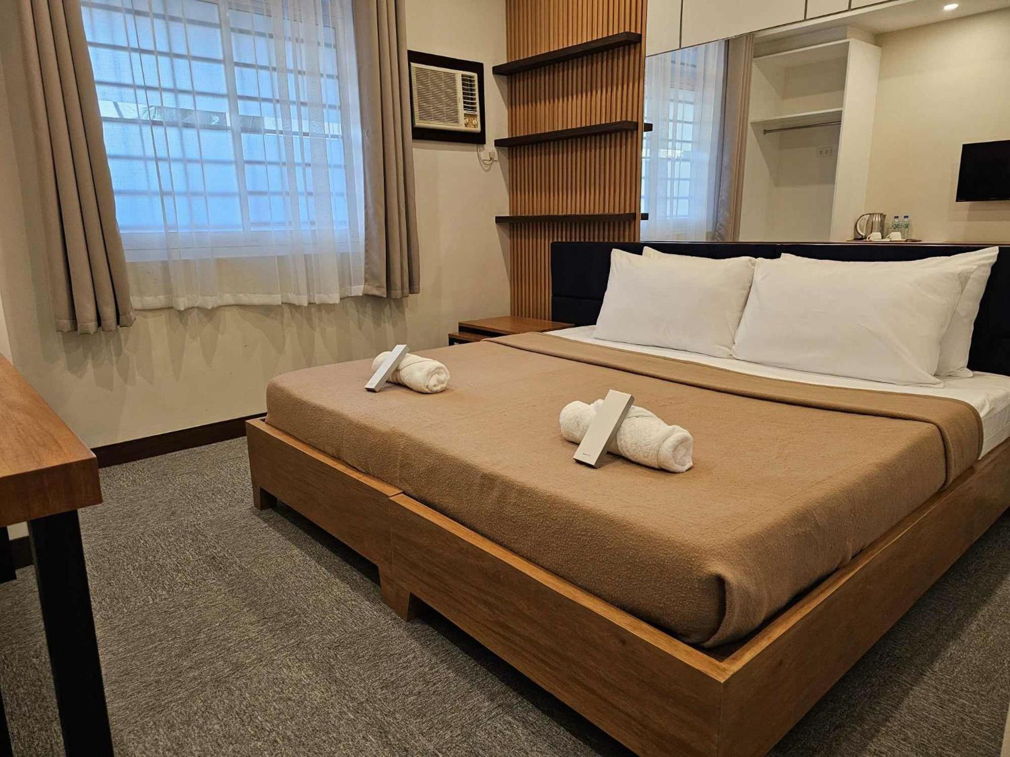 Blue Harbor Hotel Calapan Екстер'єр фото