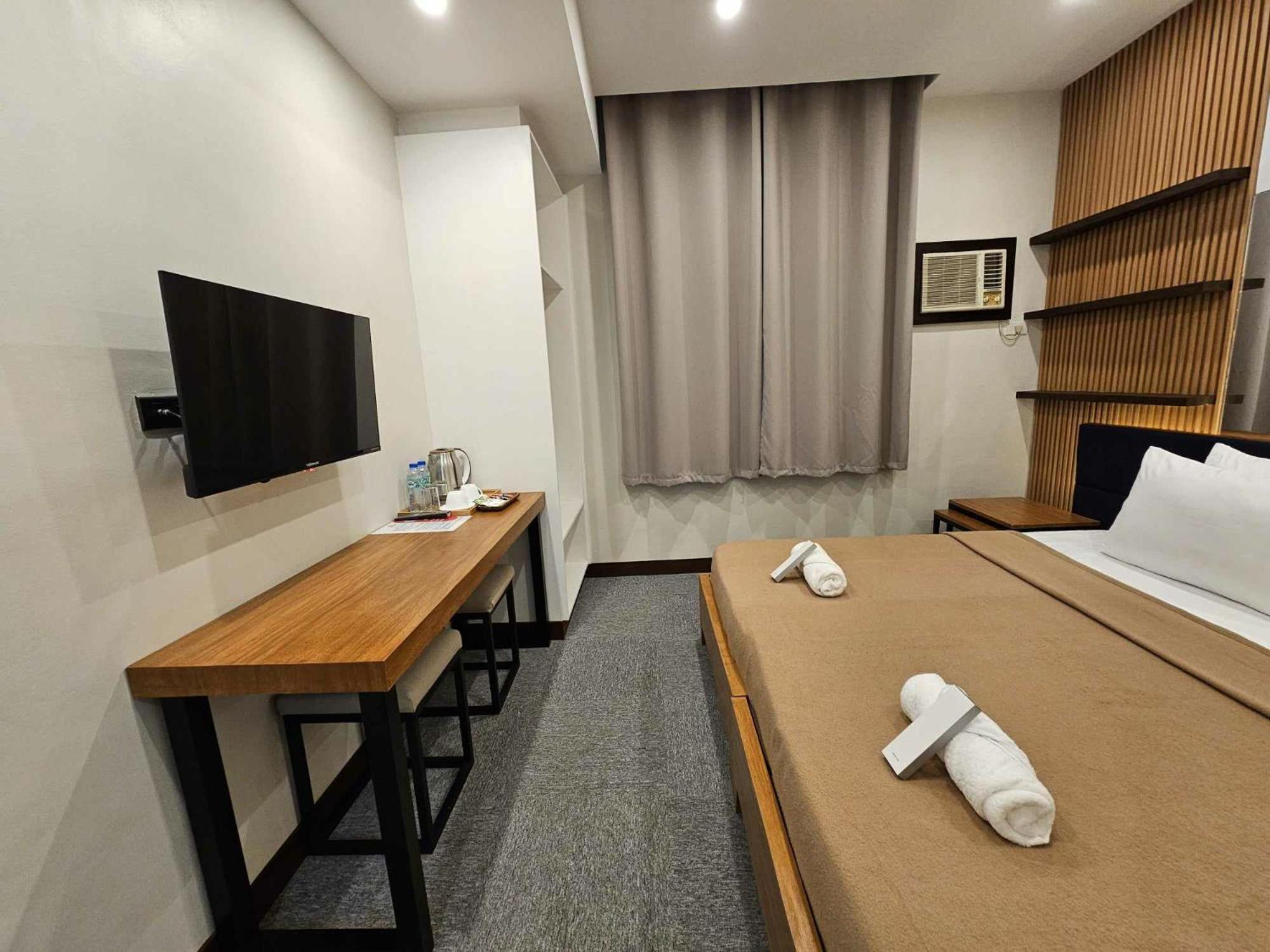 Blue Harbor Hotel Calapan Екстер'єр фото