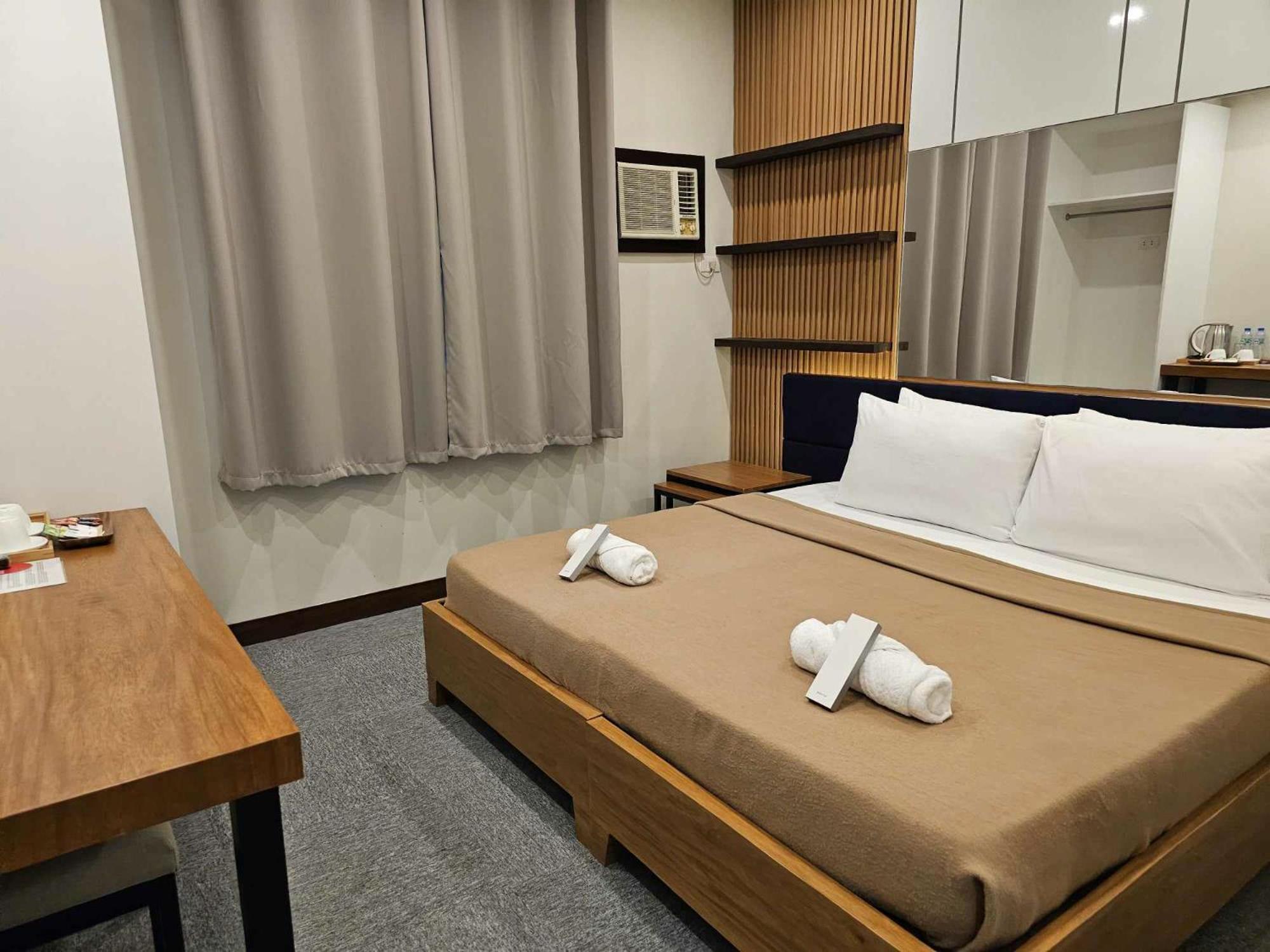 Blue Harbor Hotel Calapan Екстер'єр фото
