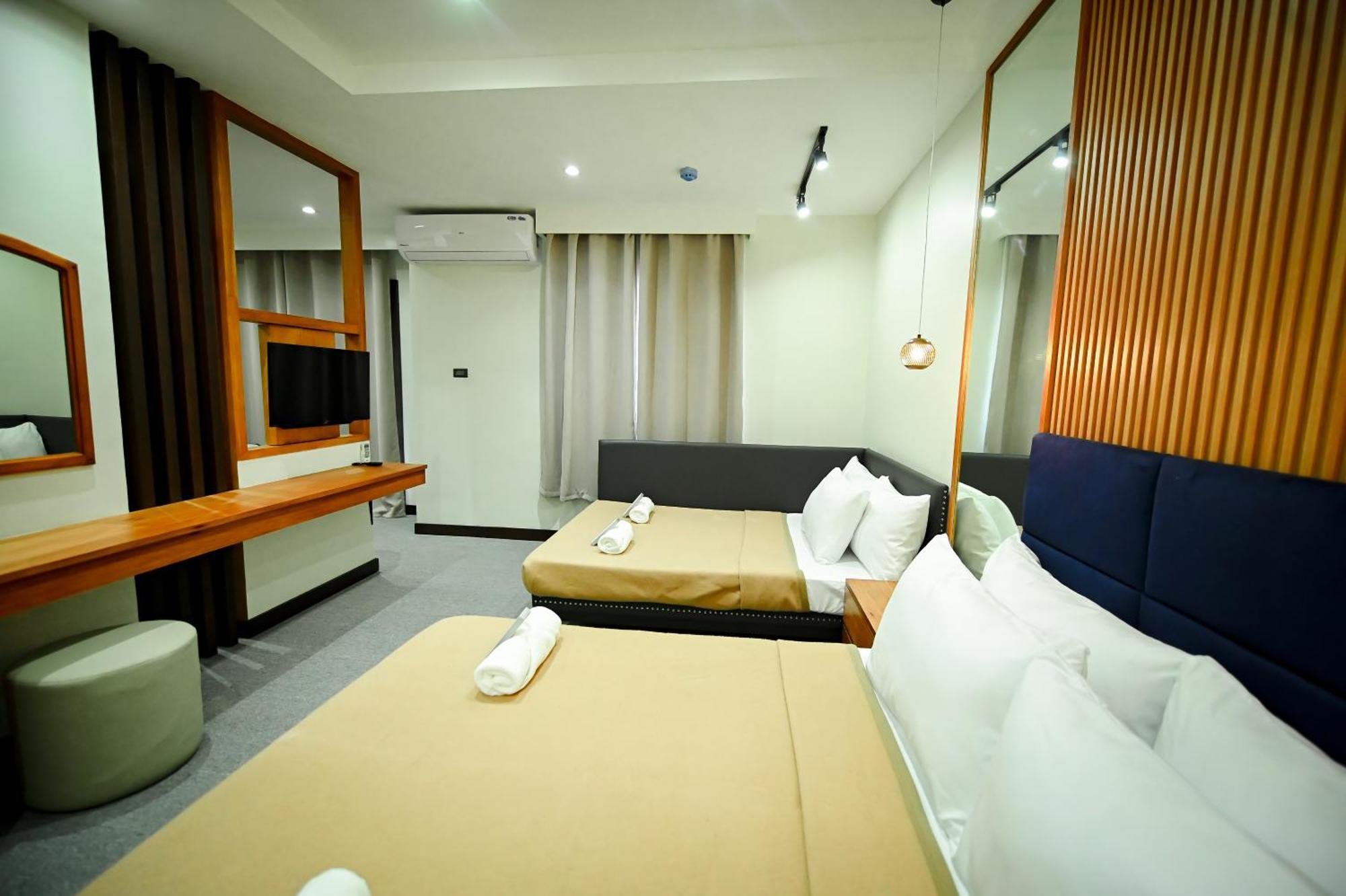Blue Harbor Hotel Calapan Екстер'єр фото